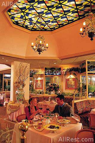 Four Seasons Hotel 36